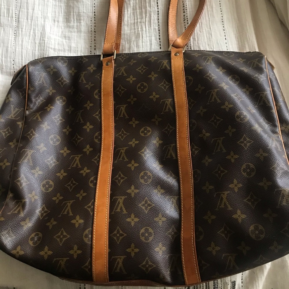 Authentic Louis Vuitton vintage shoulder bag.